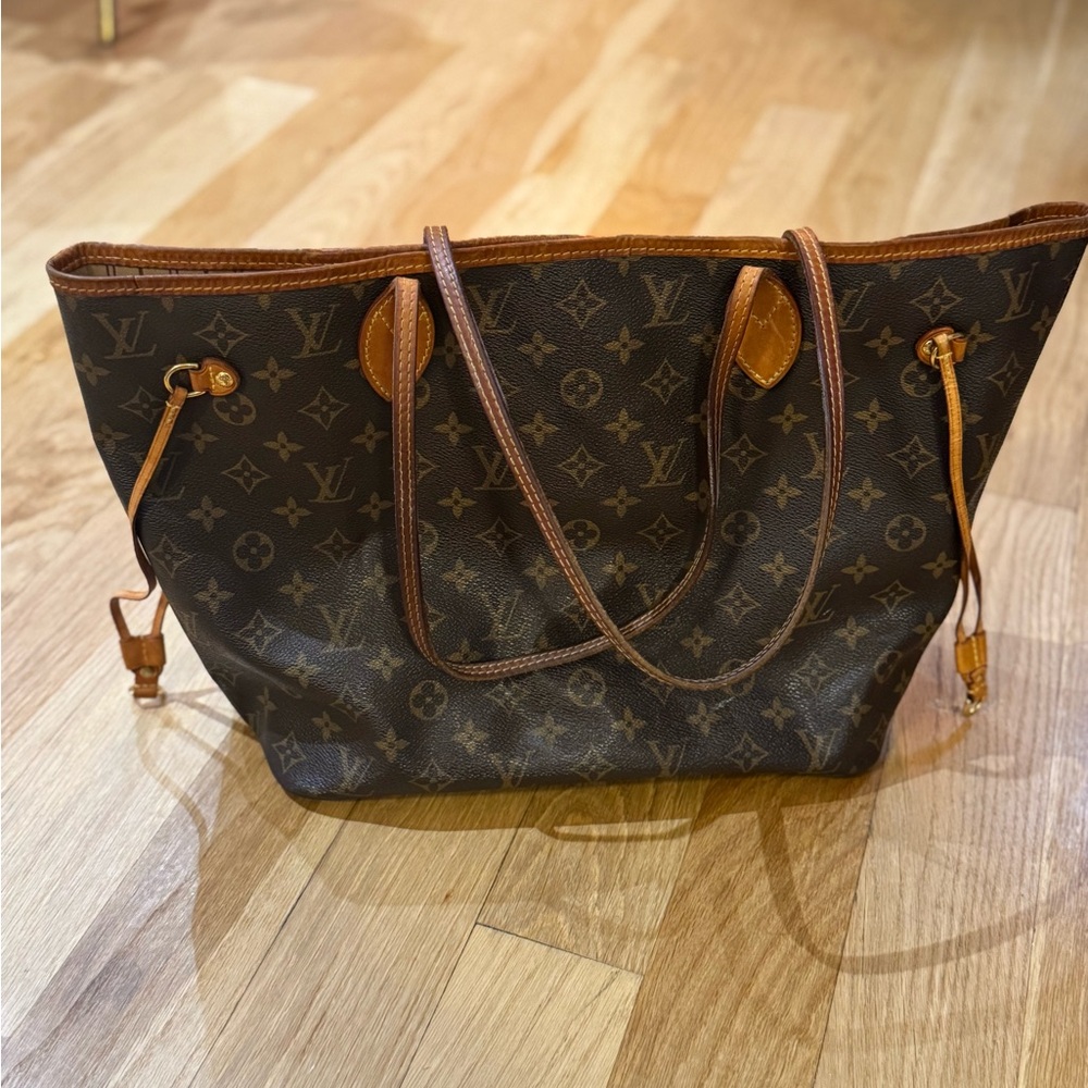 Louis Vuitton Medium Neverfull